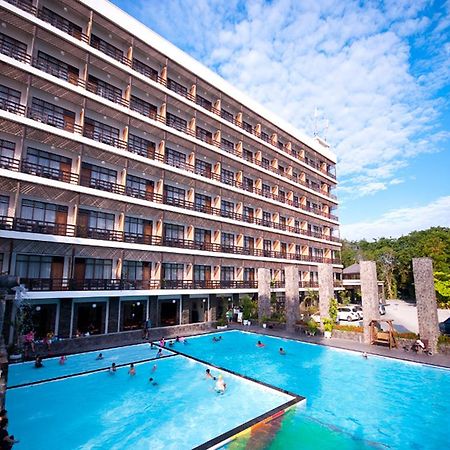 Mesra Business & Resort Hotel Samarinda Exterior photo