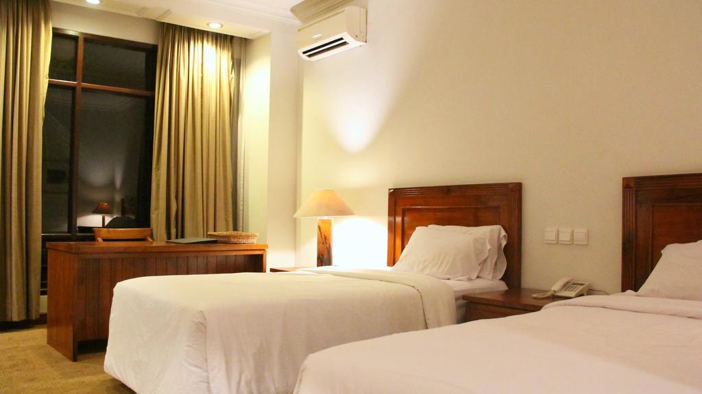 Mesra Business & Resort Hotel Samarinda Exterior photo