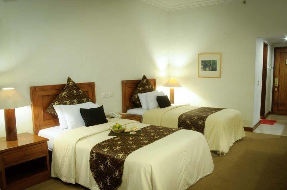 Mesra Business & Resort Hotel Samarinda Exterior photo
