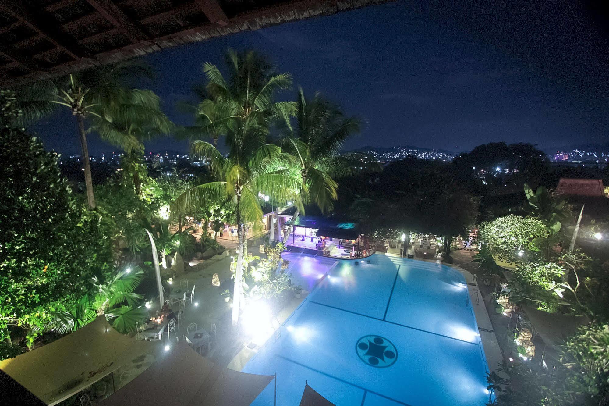 Mesra Business & Resort Hotel Samarinda Exterior photo